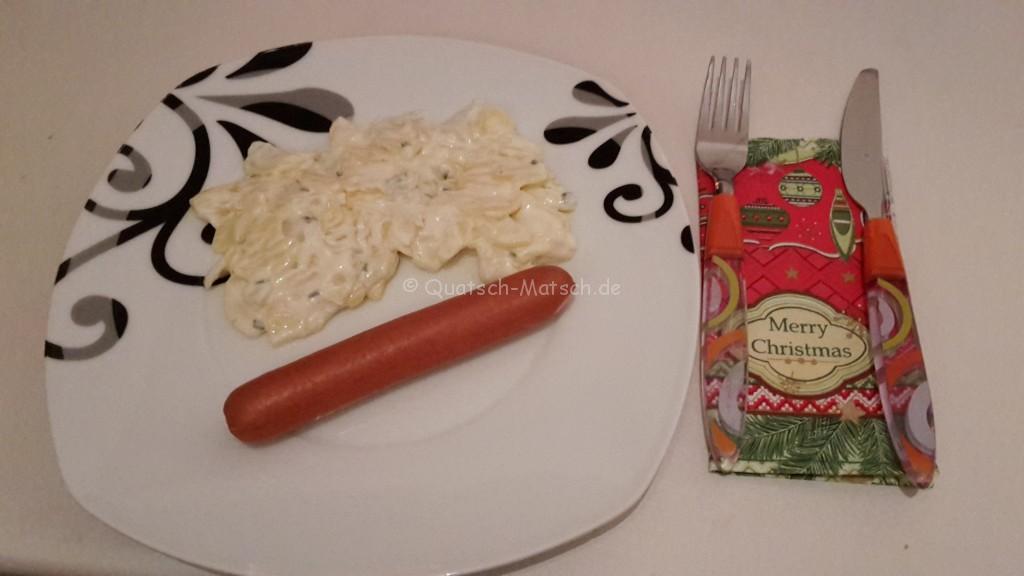 Kartoffelsalat und Würstchen