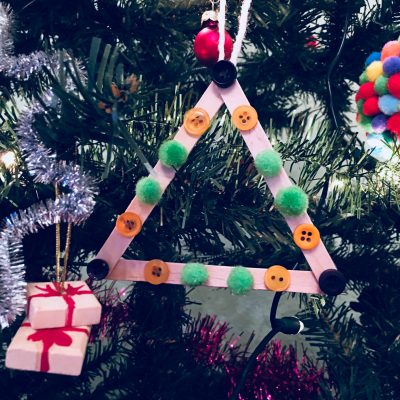Weihnachtsbaum ist Eisstielen – Basteln mit Kindern