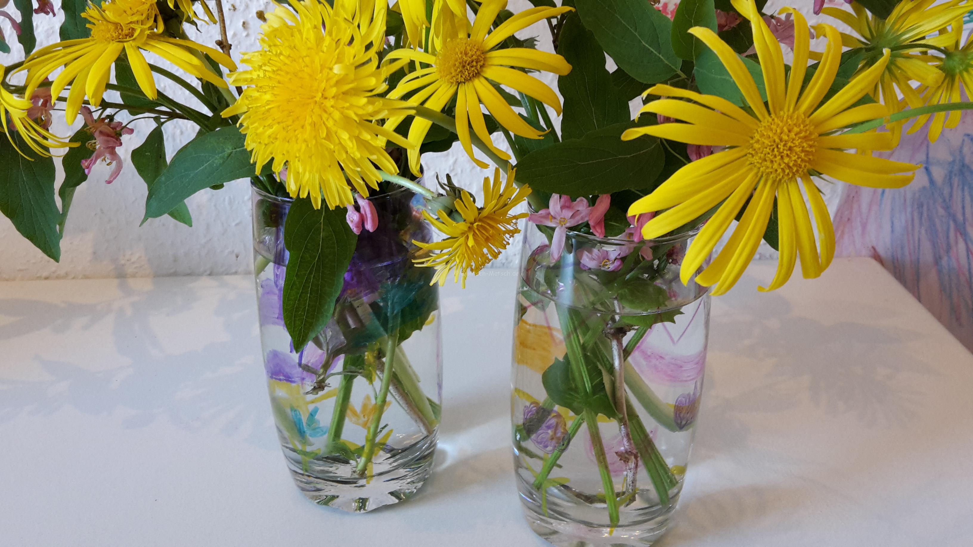 Blumenvasen aus alten Gläsern selber machen – Upcycling
