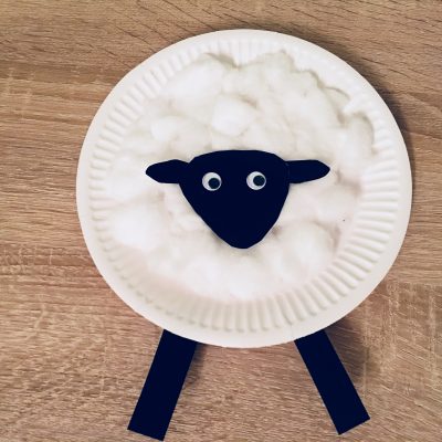 Ein Schaf aus Pappteller – Basteln mit Kindern