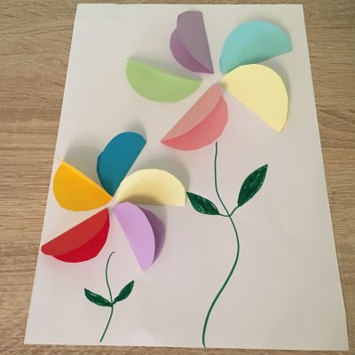Bunte Frühlingsblumen aus Papier – Basteln mit Kindern