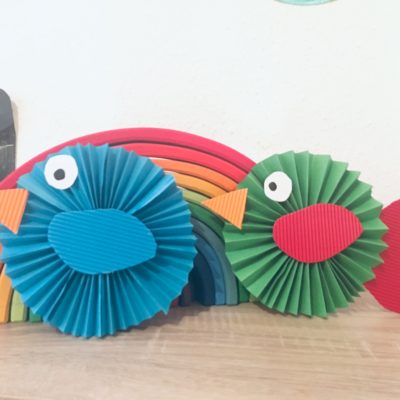 Bunte Vögel aus Papier falten – Basteln mit Kindern